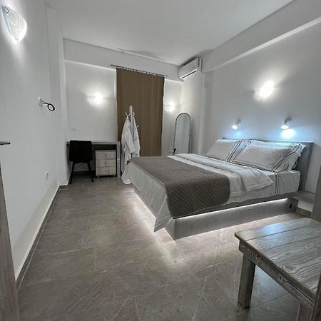 Petit Homme By Andreas Apartment เปริสซา ภายนอก รูปภาพ